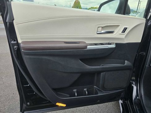 Used 2023 Toyota Sienna Platinum image 20