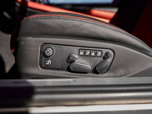 Used 2023 Bentley Continental GT Azure image 33