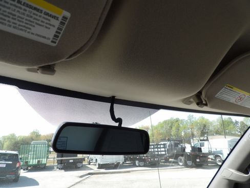 Used 2018 Chevrolet Express 3500 w/ Driver Convenience Package image 23