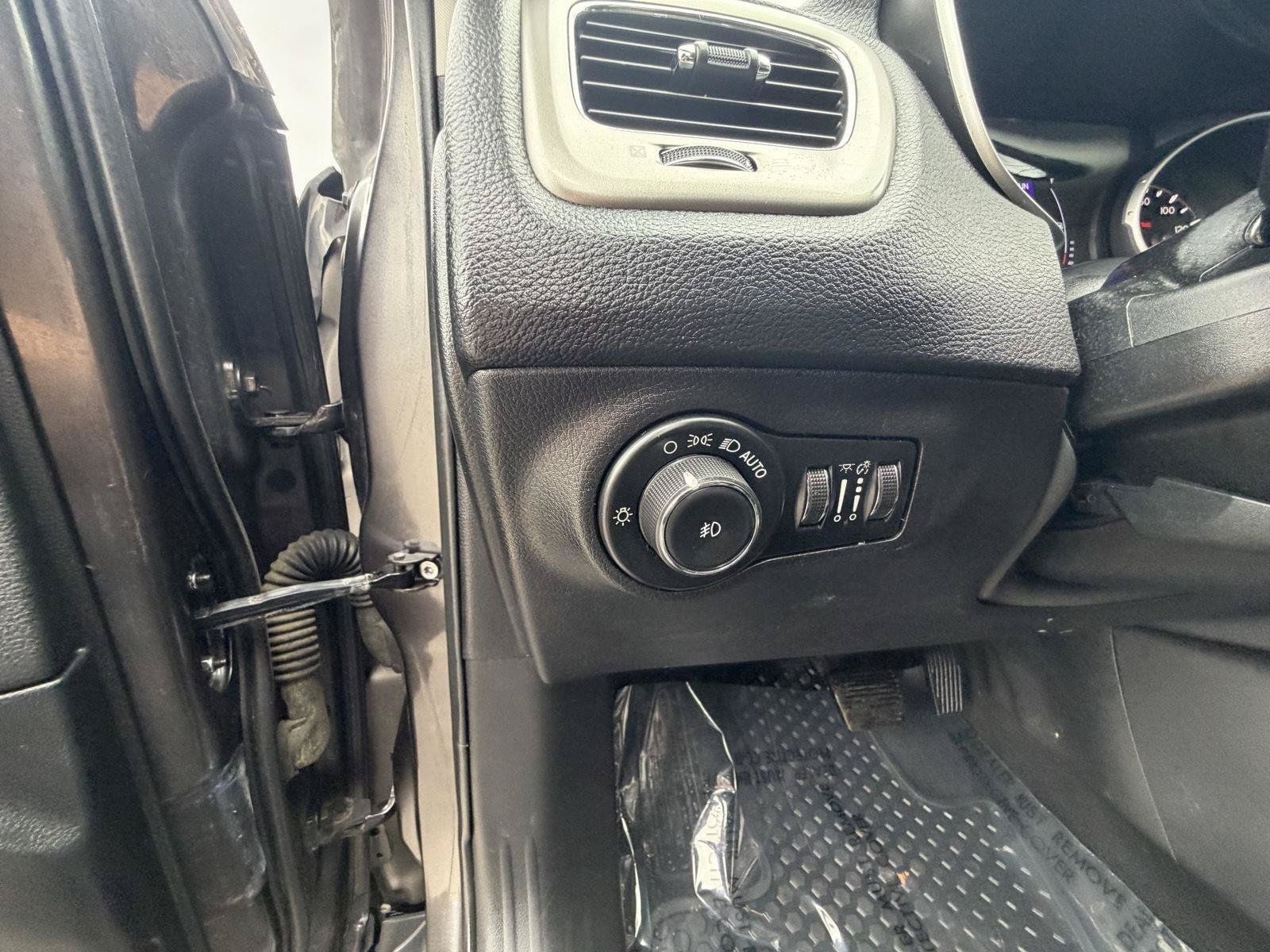 Used 2019 Jeep Compass Latitude w/ Cold Weather Group AWD/4WD image 15