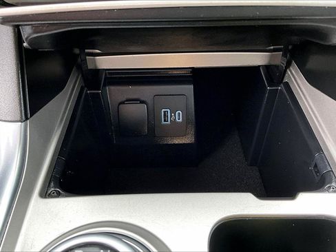 Used 2023 Ford Explorer XLT w/ Equipment Group 202A AWD/4WD image 17