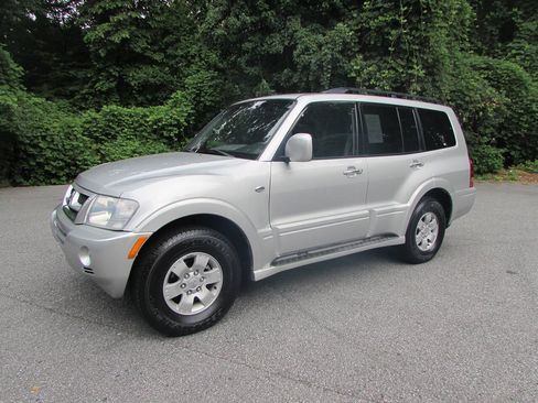 Used 2003 Mitsubishi Montero Limited AWD/4WD image 2