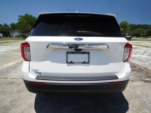 Used 2024 Ford Explorer XLT RWD image 4