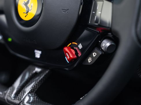 Used 2024 Ferrari SF90 Spider image 41