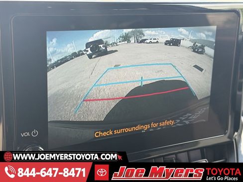 Used 2025 Toyota Corolla Cross LE image 19