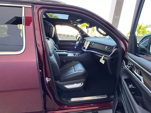 Used 2024 Jeep Grand Wagoneer Series I image 28