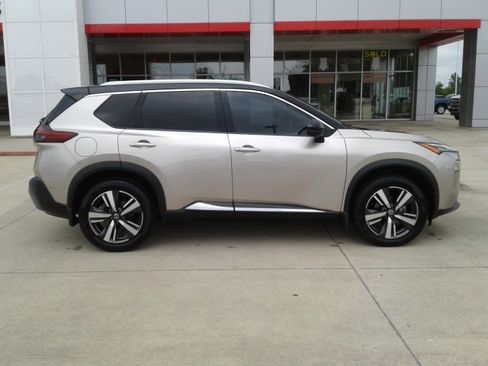 Used 2021 Nissan Rogue SL w/ Premium Package image 8