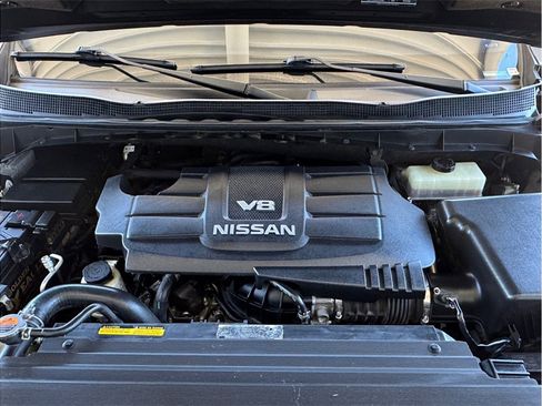 Used 2017 Nissan Titan SV AWD/4WD image 8