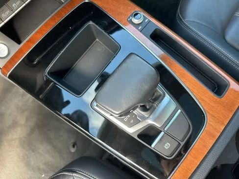 Used 2023 Audi Q5 2.0T Premium w/ Convenience Package image 16