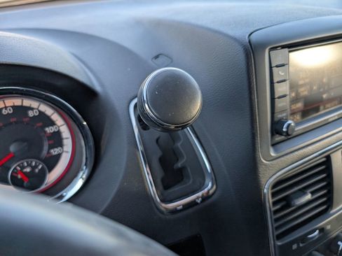 Used 2018 Dodge Grand Caravan SE image 18