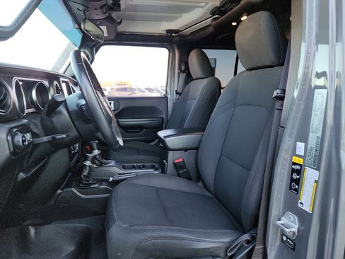 Used 2021 Jeep Gladiator Sport image 13