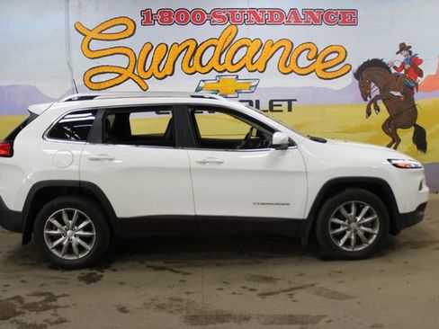 Used 2018 Jeep Cherokee Limited w/ Luxury Group AWD/4WD image 1
