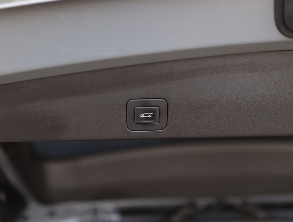 Used 2020 Buick Encore GX Essence w/ Experience Buick Package FWD image 29