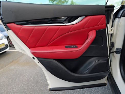 Used 2019 Maserati Levante image 24