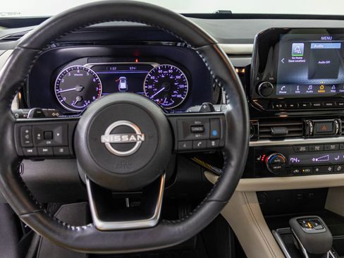 Used 2024 Nissan Pathfinder SL w/ Black Appearance Package AWD/4WD image 30