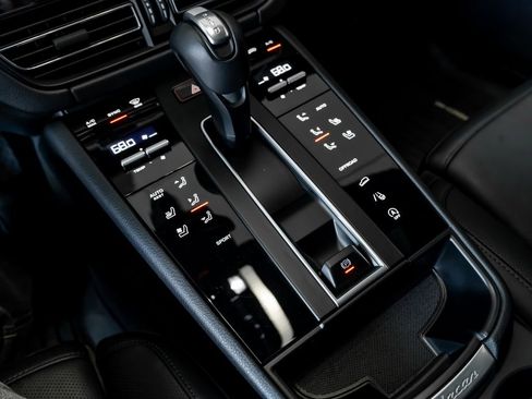 Certified 2026 Porsche Macan AWD/4WD image 20