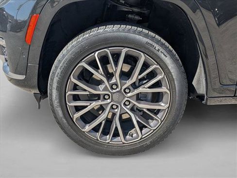 Used 2023 Jeep Grand Cherokee L Summit AWD/4WD image 27