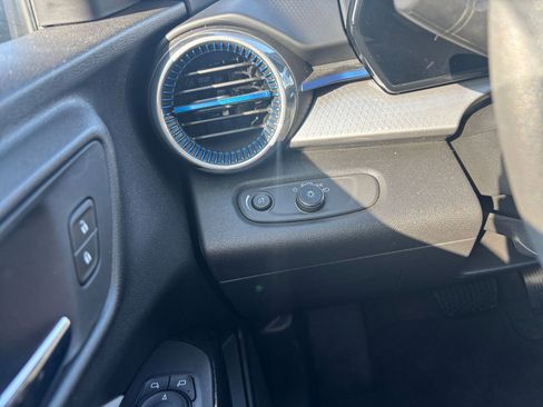 Used 2025 Chevrolet Trax LT image 33