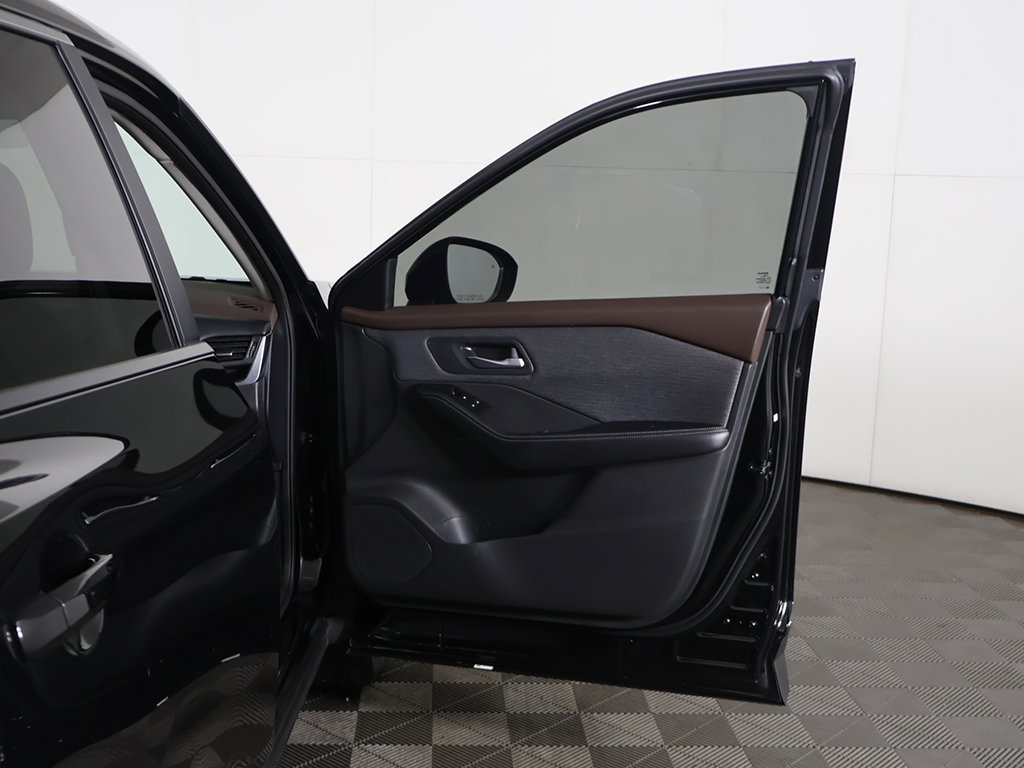 Used 2023 Nissan Rogue SV AWD/4WD image 17