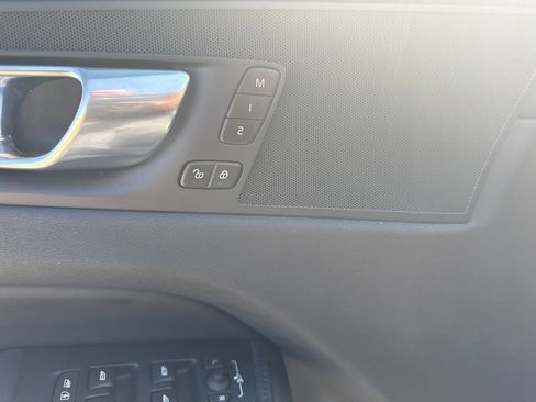 Used 2025 Volvo XC60 B5 Plus AWD/4WD image 10