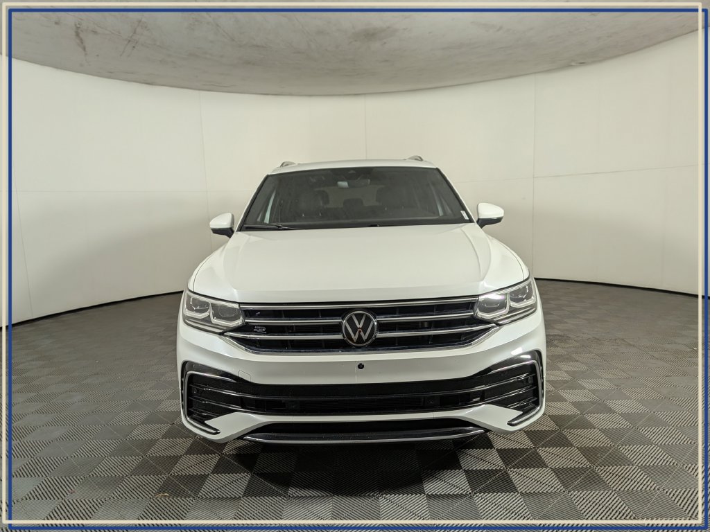 Used 2024 Volkswagen Tiguan SEL R-Line AWD/4WD image 2