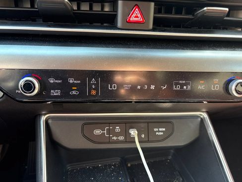 Used 2025 Kia Carnival SX w/ SX Dark Edition Package FWD image 17