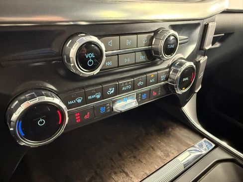 Used 2022 Ford F150 Lariat w/ FX4 Off-Road Package AWD/4WD image 22
