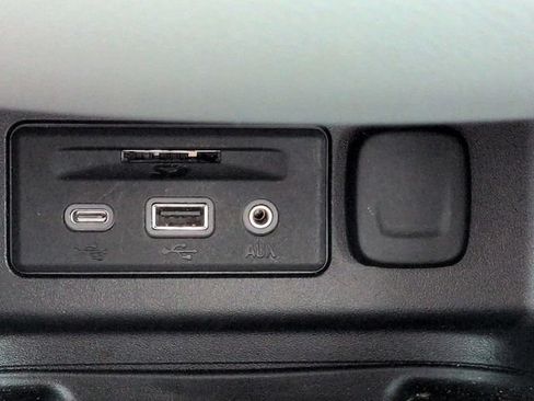 Used 2021 Chevrolet Equinox Premier FWD image 22