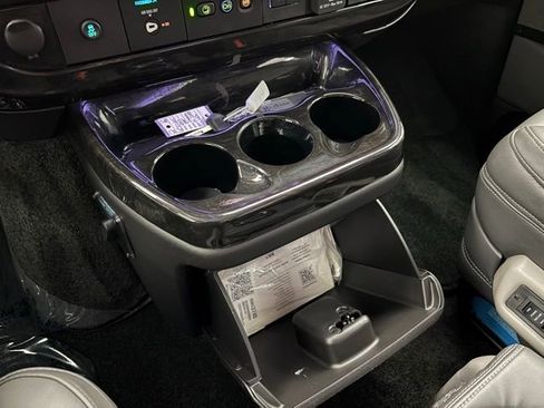 Used 2025 GMC Savana 2500 w/ Driver Convenience Package image 33