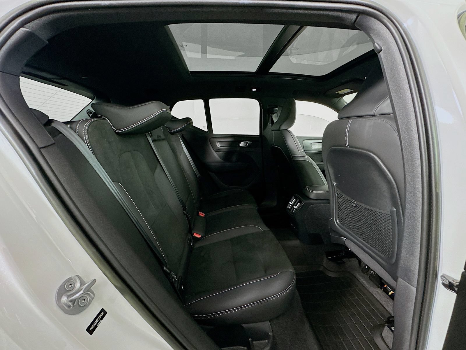Used 2023 Volvo XC40 Recharge Ultimate w/ Protection Package Premier AWD/4WD image 28