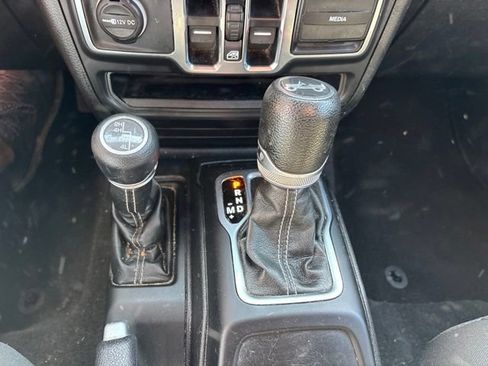 Used 2018 Jeep Wrangler Unlimited Sahara AWD/4WD image 14