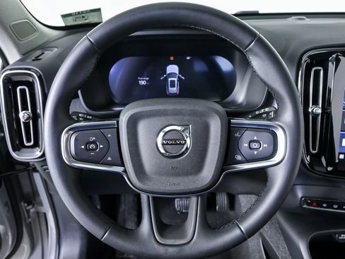 Used 2025 Volvo XC40 B5 Plus image 10