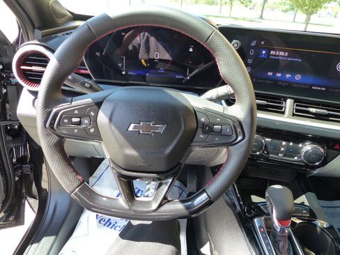 Used 2025 Chevrolet Trax RS w/ Driver Confidence Package FWD image 24