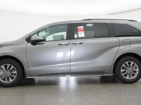 New 2026 Toyota Sienna XLE FWD image 45