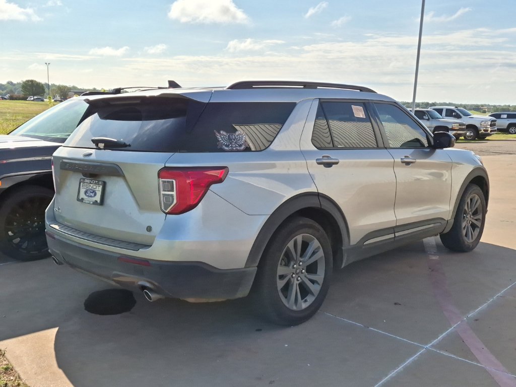 Used 2023 Ford Explorer XLT w/ Equipment Group 202A RWD image 3