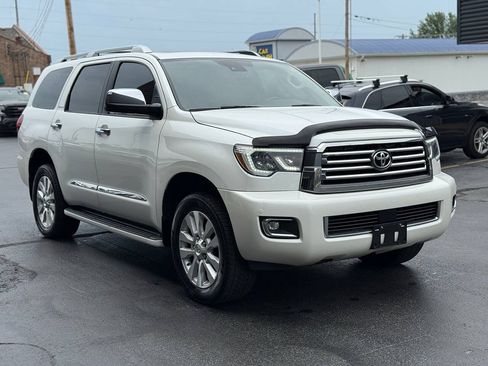 Used 2018 Toyota Sequoia Platinum AWD/4WD image 3
