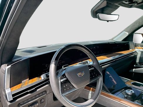 Used 2025 Cadillac Escalade Sport Platinum w/ LPO, Floor Liner Package AWD/4WD image 11