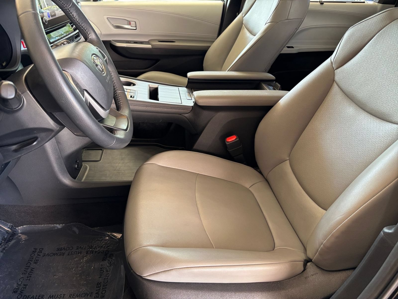 Used 2025 Toyota Sienna XLE FWD image 27
