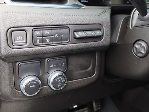 Used 2023 GMC Yukon XL Denali RWD image 13