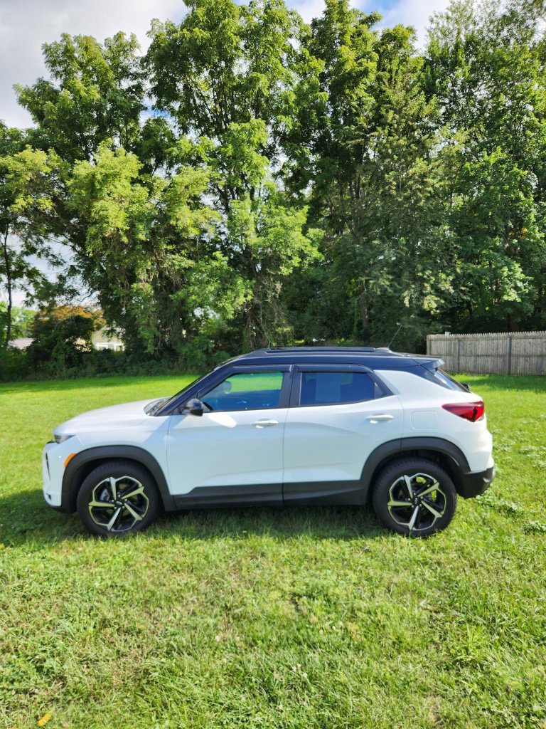 Used 2022 Chevrolet TrailBlazer RS w/ Technology Package FWD image 5