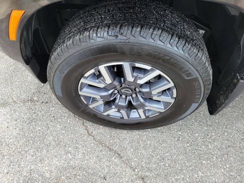 Used 2024 Nissan Frontier SL w/ Technology Package image 5