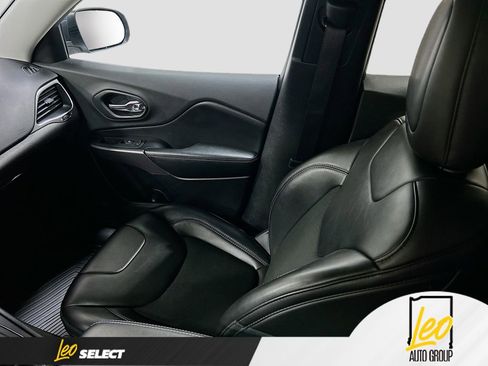 Used 2019 Jeep Cherokee Latitude Plus w/ Comfort/Convenience Group image 23