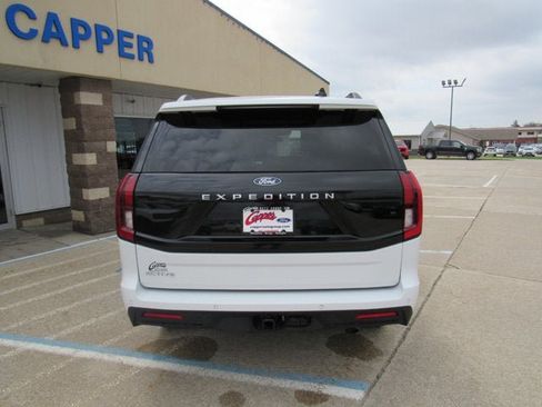 Used 2025 Ford Expedition Active AWD/4WD image 6
