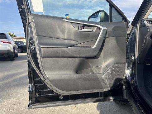 Used 2025 Toyota RAV4 XLE image 18
