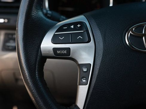 Used 2013 Toyota Highlander Limited AWD/4WD image 29
