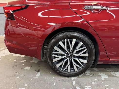 Used 2025 Nissan Altima 2.5 SV w/ SV Premium Package FWD image 29