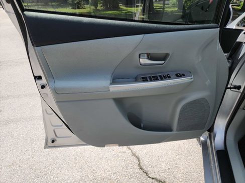 Used 2012 Toyota Prius V Three FWD image 12
