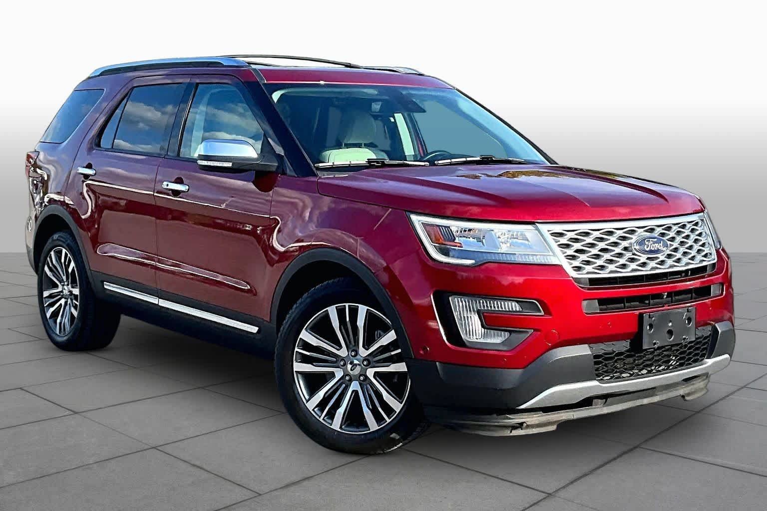 Used 2017 Ford Explorer Platinum AWD/4WD image 3
