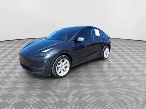 Used 2024 Tesla Model Y Long Range AWD/4WD image 4