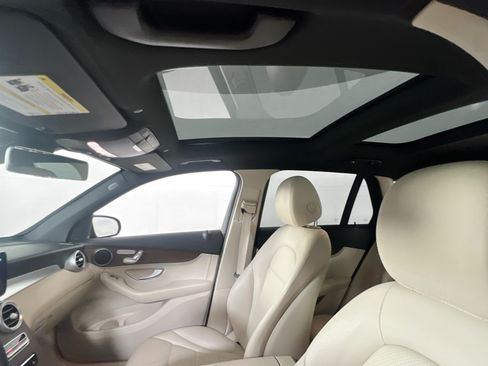 Used 2021 Mercedes-Benz GLC 300 4MATIC w/ Premium Package image 21